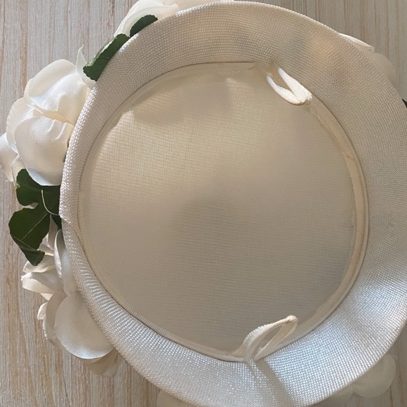 Gorgeous Vintage Hat With Faux Flowers ~ Excellent Condition! - Picture 3 of 5